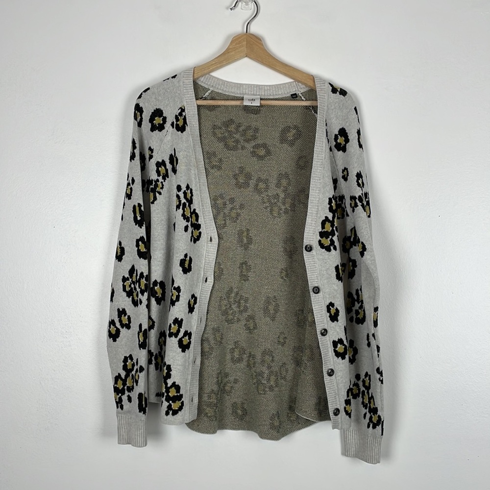 Cabi long sleeve button down V neck animal print cardigan sweater Size Small - Picture 4 of 9